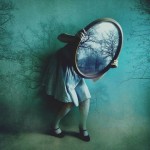Боязнь зеркал: почему я боюсь остаться одной